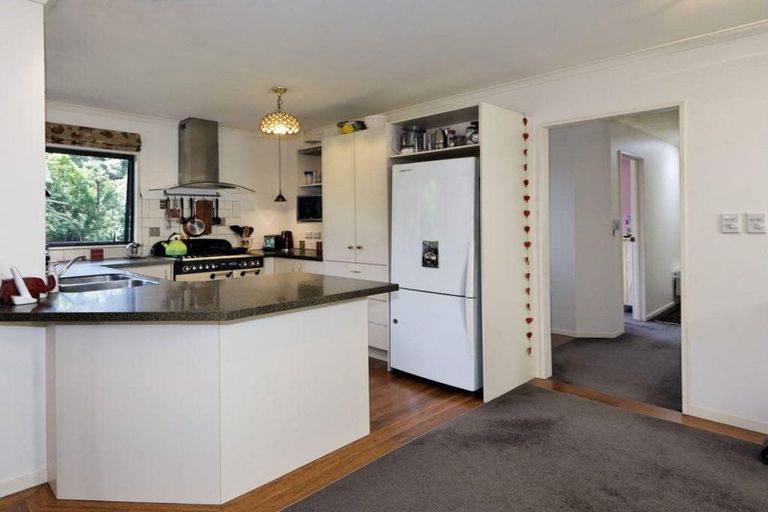 Photo of property in 408 Scenic Drive, Waiatarua, Auckland, 0612