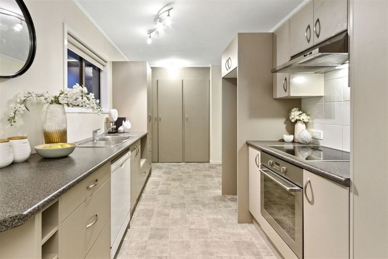 Photo of property in 2/48 Taharoto Road, Takapuna, Auckland, 0622