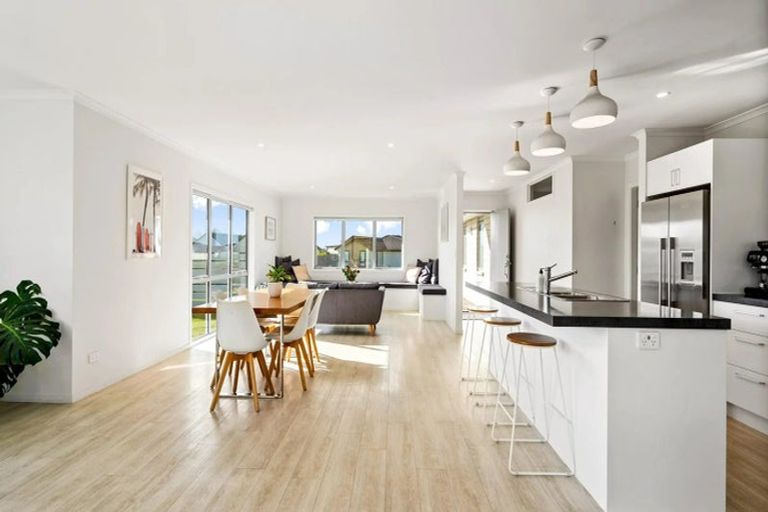 Photo of property in 76 Stace Hopper Drive, One Tree Point, 0118