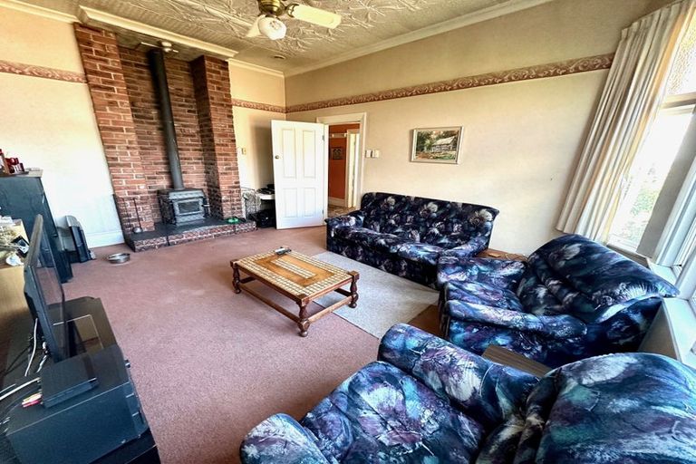 Photo of property in 220 Clyde Street, Balclutha, 9230