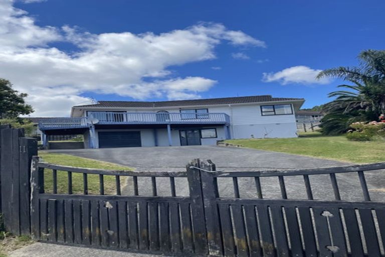 Photo of property in 11 Santiago Crescent, Unsworth Heights, Auckland, 0632