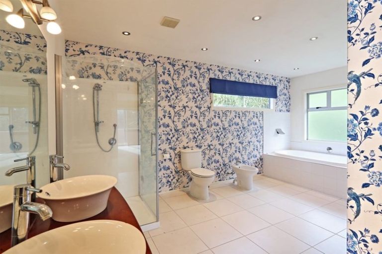 Photo of property in 100 Tironui Drive, Taradale, Napier, 4112