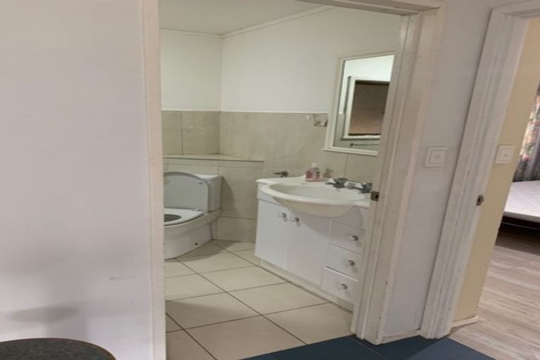 Photo of property in 46 Glen Vista Place, Bayview, Auckland, 0629