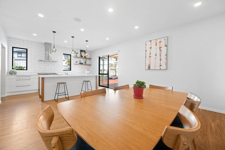 Photo of property in 2 Gemscott Crescent, Huapai, Kumeu, 0810