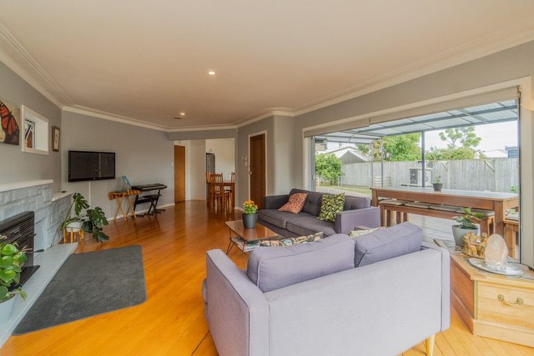 Photo of property in 18 Hill Crescent, Papakura, 2110