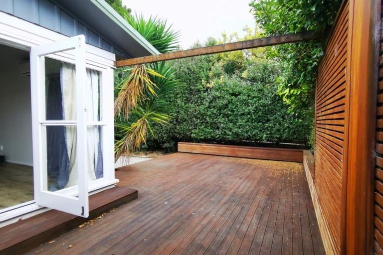 Photo of property in 21 Mcquarrie Avenue, Wattle Downs, Auckland, 2103