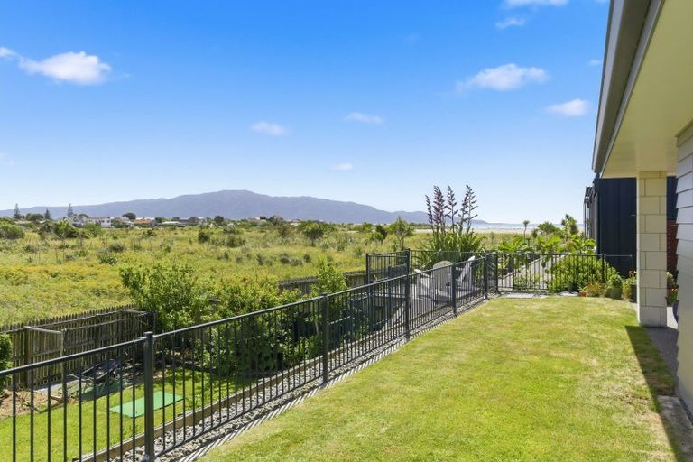 Photo of property in 19 Taranui Way, Paraparaumu Beach, Paraparaumu, 5032