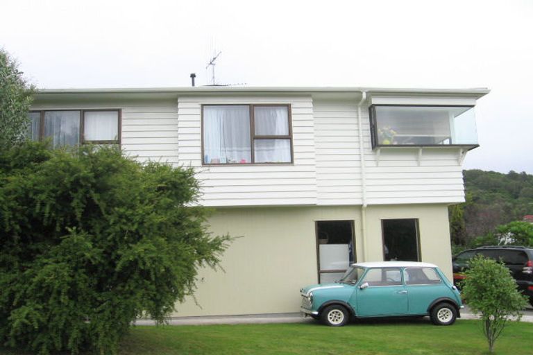 Photo of property in 13 Greyfriars Crescent, Tawa, Wellington, 5028