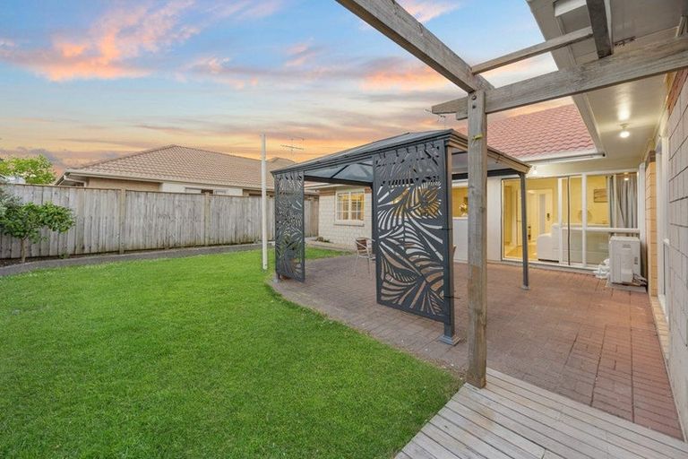 Photo of property in 8 William Woods Court, Flat Bush, Auckland, 2016