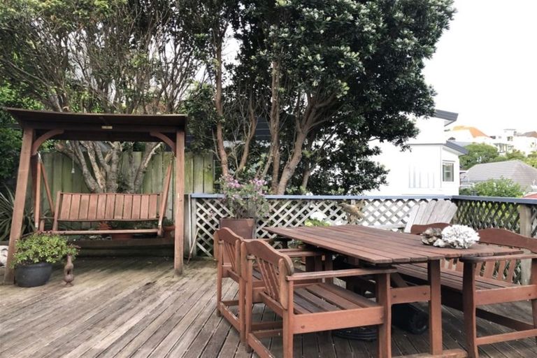 Photo of property in 1/382 Evans Bay Parade, Hataitai, Wellington, 6021