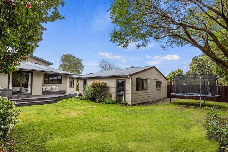 Photo of property in 56 Crofton Road, Harewood, Christchurch, 8051