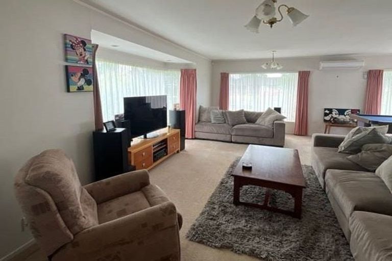 Photo of property in 2 Gairloch Place, Wattle Downs, Auckland, 2103