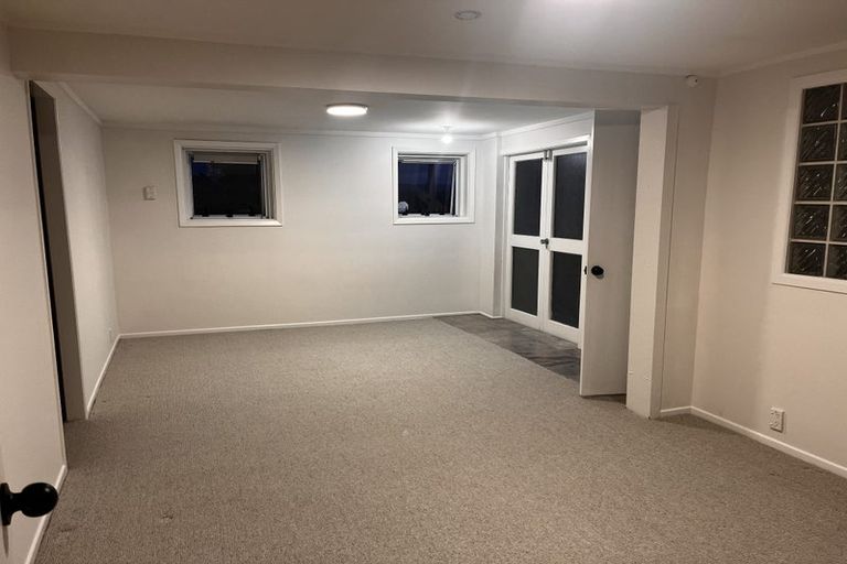 Photo of property in 17 Highland Avenue, Titirangi, Auckland, 0604