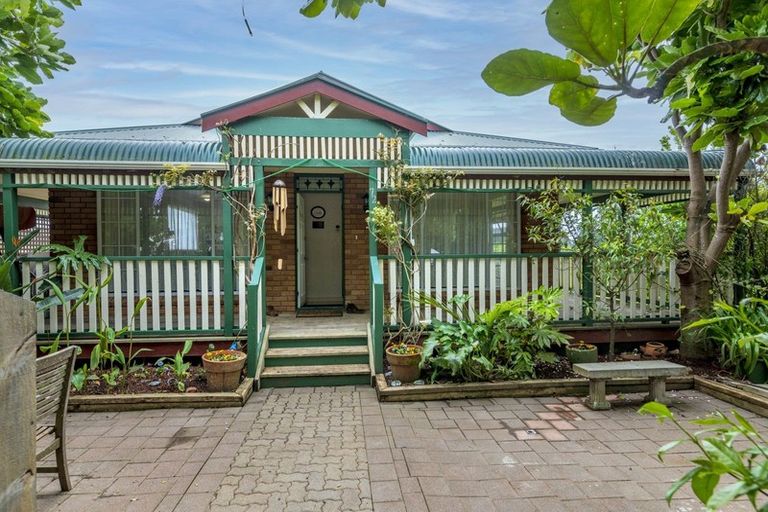 Photo of property in 72 Toi Street, Otaki Beach, Otaki, 5512