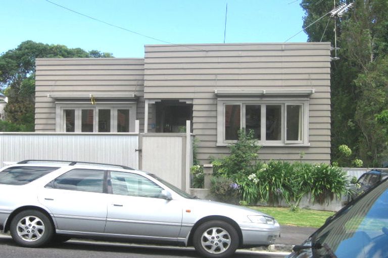 Photo of property in 31 Hastings Parade, Devonport, Auckland, 0624