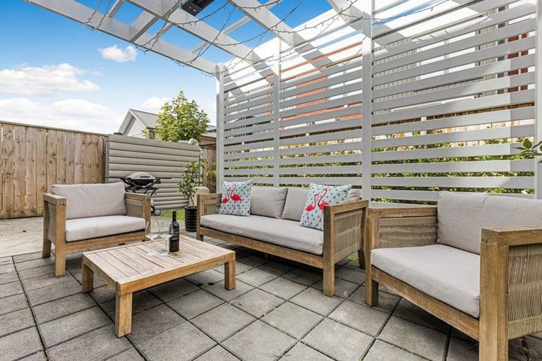Photo of property in 10 Waimoana Close, Massey, Auckland, 0614