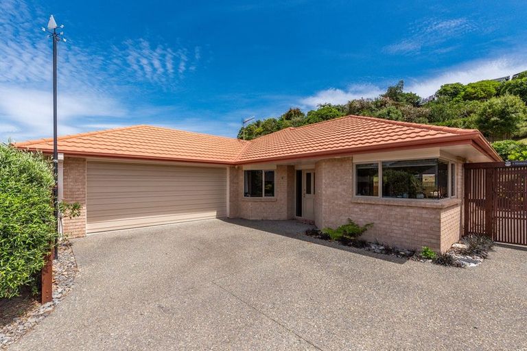 Photo of property in 8 Leanne Way, Waikanae Beach, Waikanae, 5036