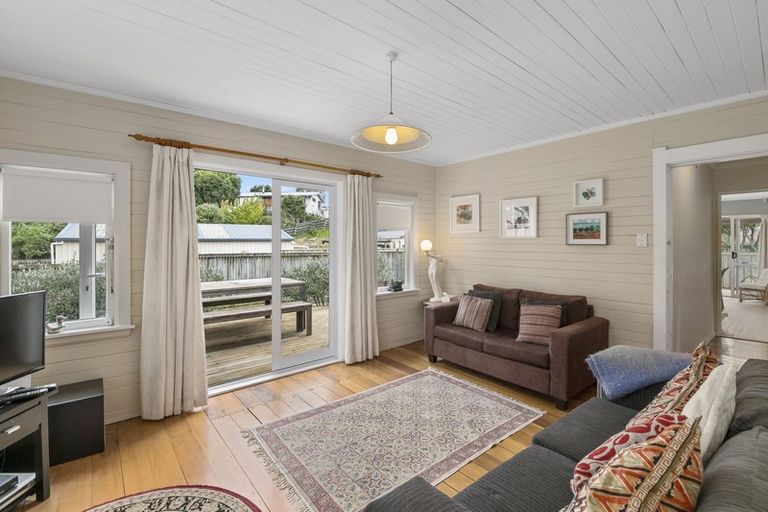 Photo of property in 35 Hicks Crescent, Waikanae Beach, Waikanae, 5036