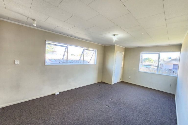Photo of property in 40 Farquhar Road, Glendene, Auckland, 0602