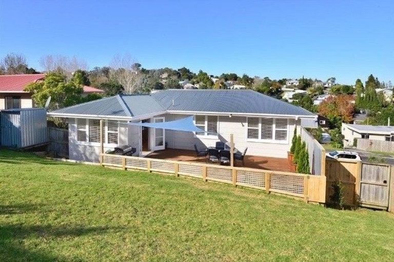 Photo of property in 17 Springtime Crescent, Stanmore Bay, Whangaparaoa, 0932