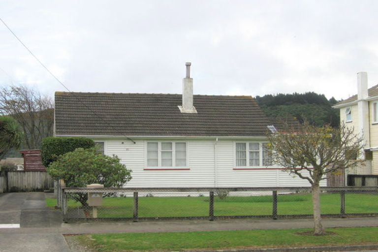 Photo of property in 35 Molesworth Street, Taita, Lower Hutt, 5011