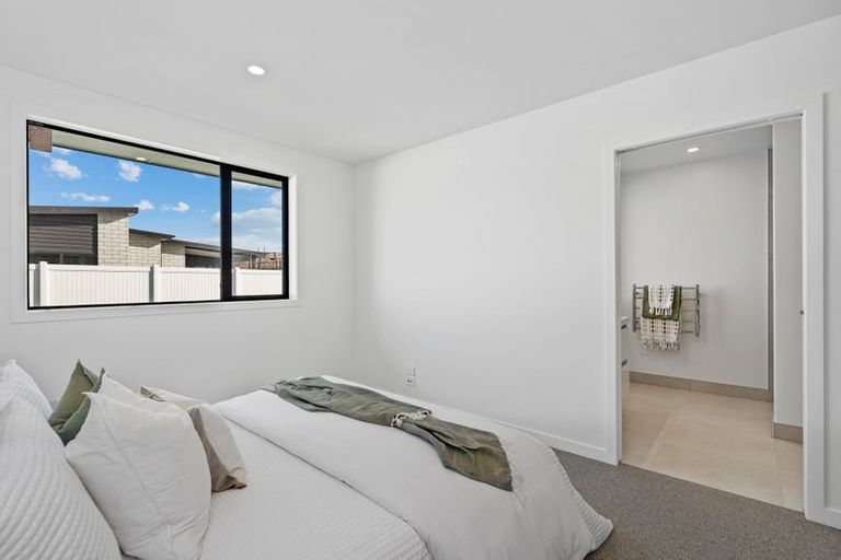 Photo of property in 8 Te Taniwha Road, One Tree Point, 0118