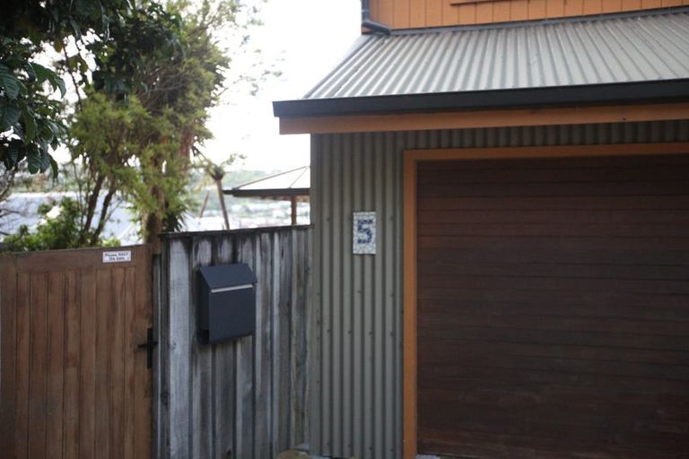 Photo of property in 5 Awa Road, Miramar, Wellington, 6022