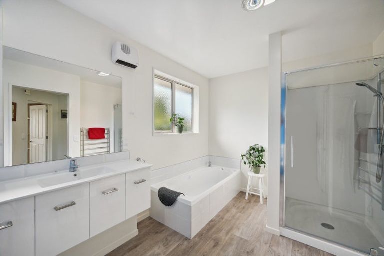 Photo of property in 19 Ranui Street, Waikawa, Picton, 7220