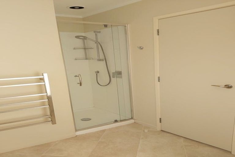 Photo of property in 2/708 Beach Road, Browns Bay, Auckland, 0630