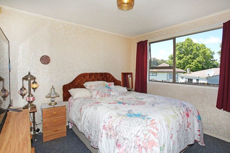 Photo of property in 2/7 Mon Desir Place, Manurewa, Auckland, 2102