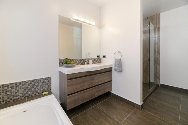 Photo of property in 1 Livingstone Drive, Papamoa Beach, Papamoa, 3118