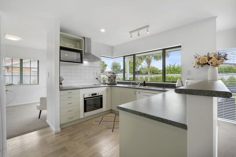 Photo of property in 22 Lakeside Drive, Orewa, 0931