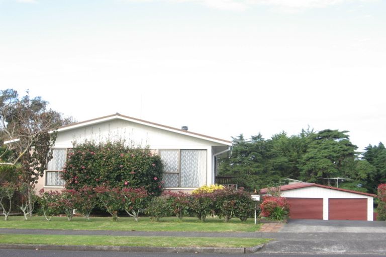 Photo of property in 18a Carnoustie Drive, Wattle Downs, Auckland, 2103