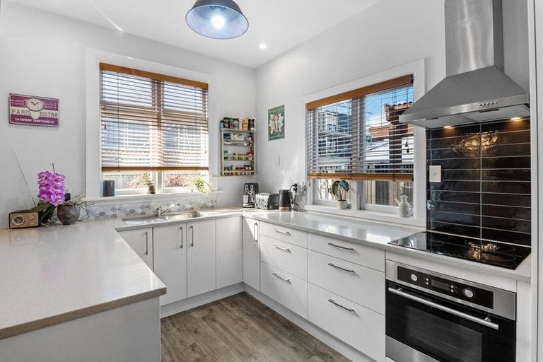 Photo of property in 102 Somerfield Street, Somerfield, Christchurch, 8024