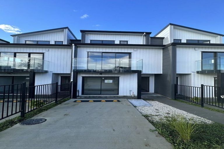 Photo of property in 38a Westgate Drive, Westgate, Auckland, 0614