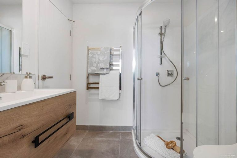 Photo of property in 3/26 Buscomb Avenue, Henderson, Auckland, 0610