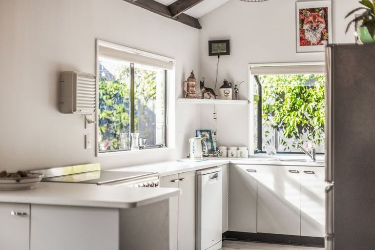 Photo of property in 19 Pehi Kupa Street, Waikanae, 5036