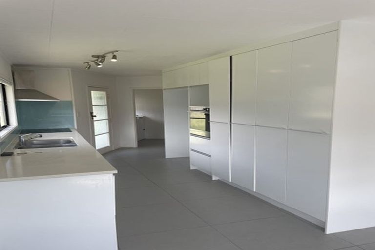 Photo of property in 11 Santiago Crescent, Unsworth Heights, Auckland, 0632