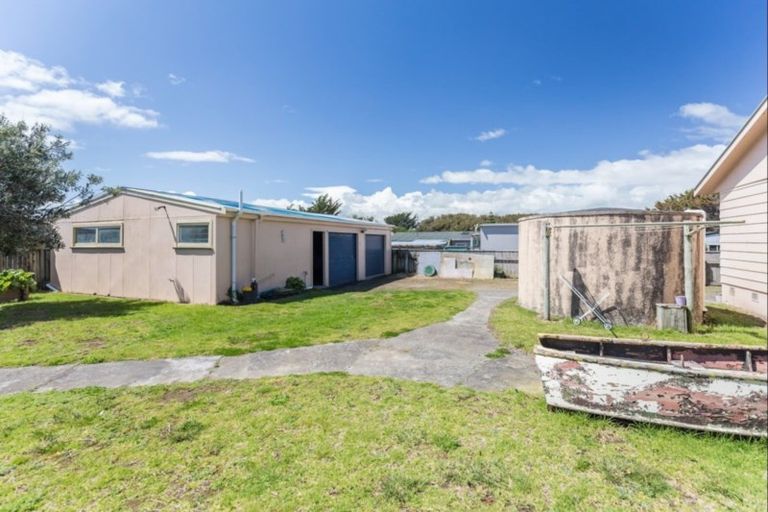 Photo of property in 44 Te Kiri Street, Himatangi Beach, Foxton, 4891