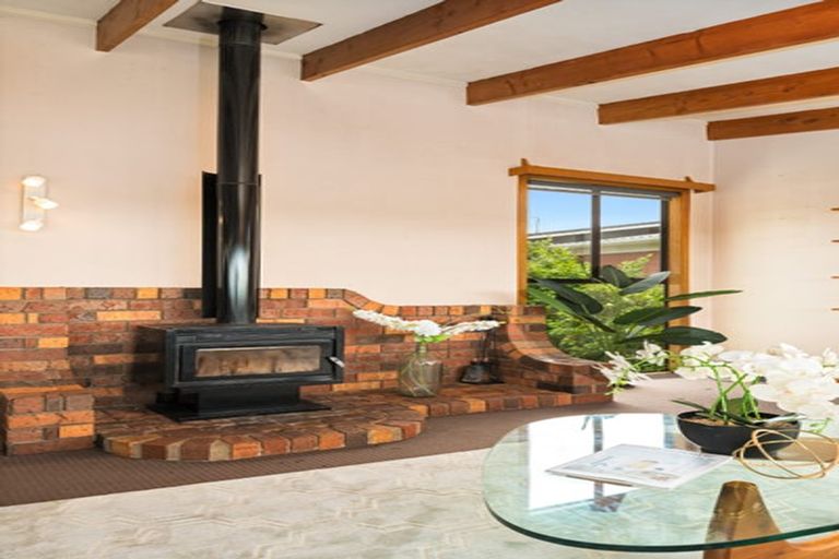 Photo of property in 42 Spence Road, Henderson, Auckland, 0612