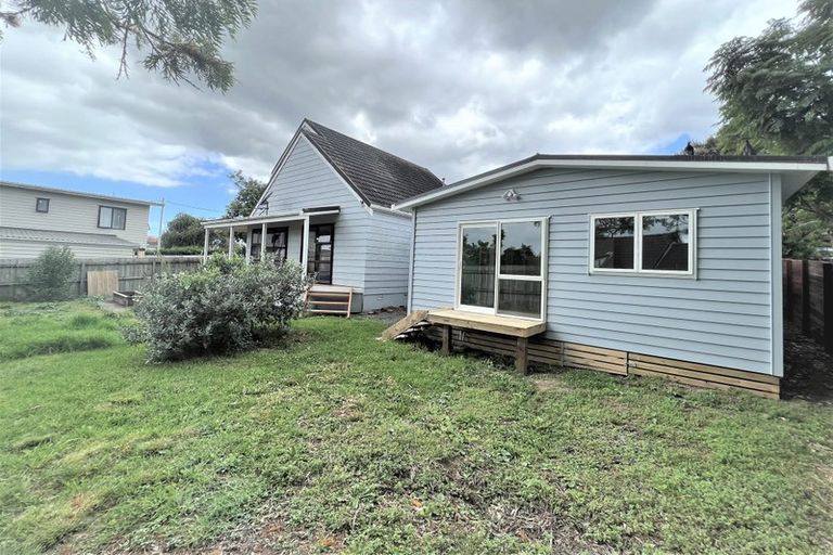 Photo of property in 2/33 West Coast Road, Glen Eden, Auckland, 0602