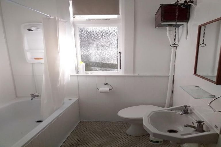 Photo of property in 59 Overtoun Terrace, Hataitai, Wellington, 6021