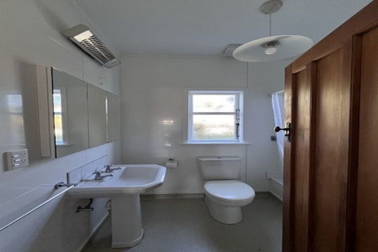 Photo of property in 168 The Ridgeway, Mornington, Wellington, 6021