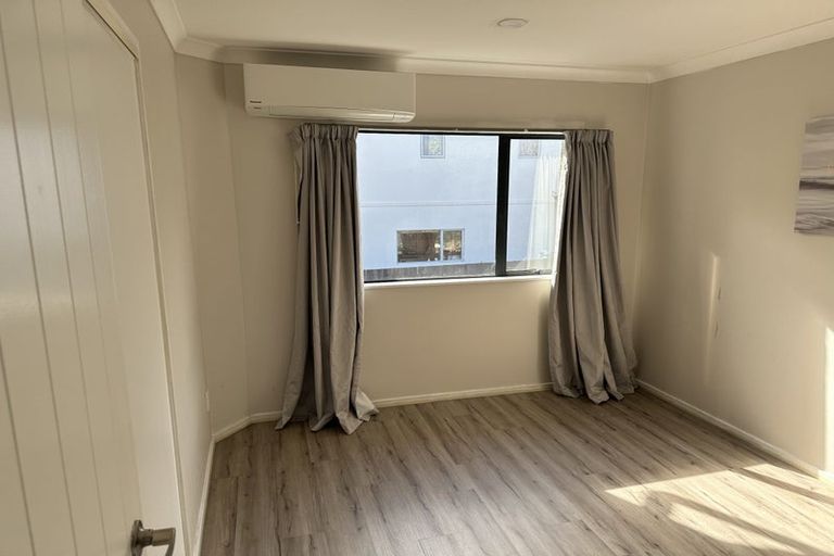 Photo of property in 67 Rising Parade, Fairview Heights, Auckland, 0632