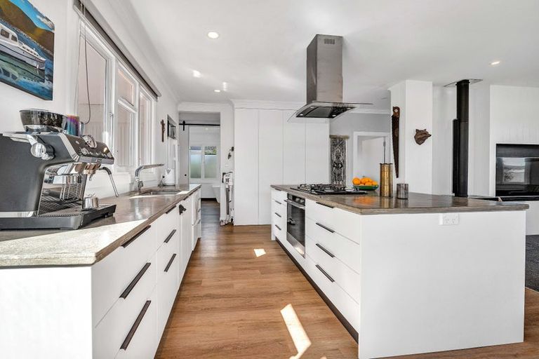 Photo of property in 113 Govett Avenue, Frankleigh Park, New Plymouth, 4310