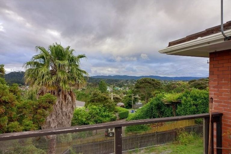 Photo of property in 2/2 Norman Road, Titirangi, Auckland, 0604