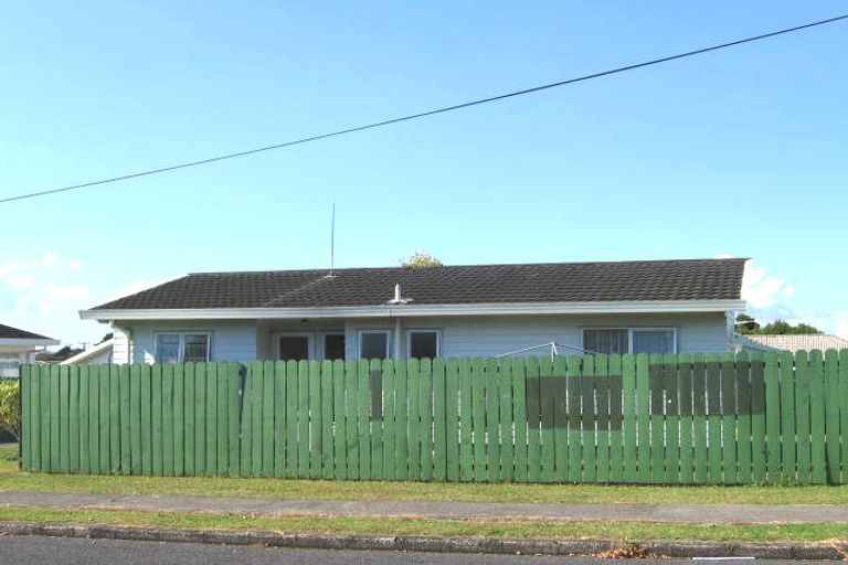 Photo of property in 8a Willerton Avenue, New Lynn, Auckland, 0600
