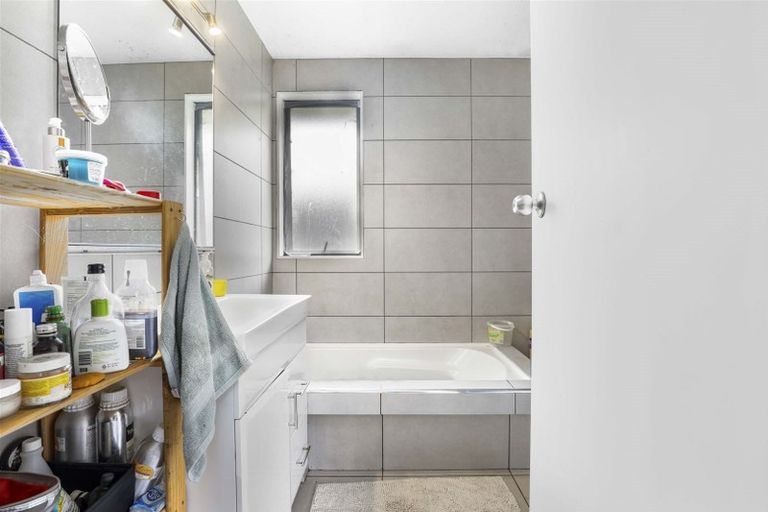 Photo of property in 23 Howden Road, Fairfield, Hamilton, 3214