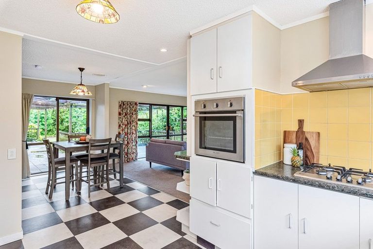 Photo of property in 33 Chilton Drive, Paraparaumu, 5032