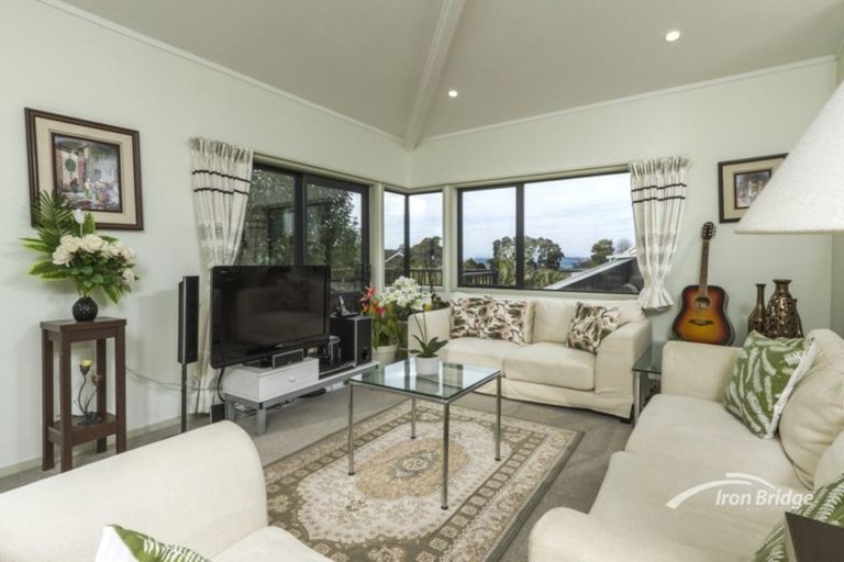 Photo of property in 4/431 East Coast Road, Mairangi Bay, Auckland, 0630